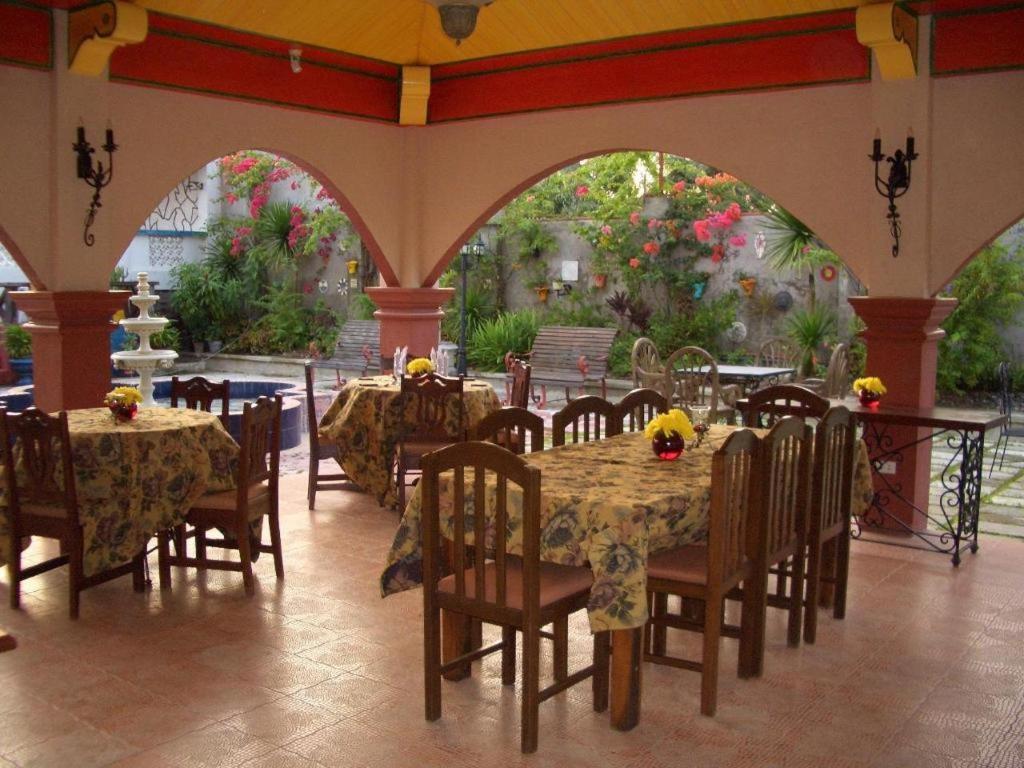 Casa La Granja Hotel Iloilo City Buitenkant foto