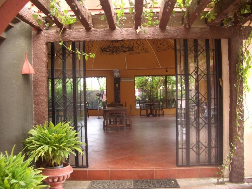 Casa La Granja Hotel Iloilo City Buitenkant foto