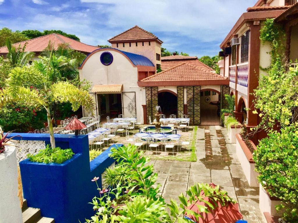 Casa La Granja Hotel Iloilo City Buitenkant foto