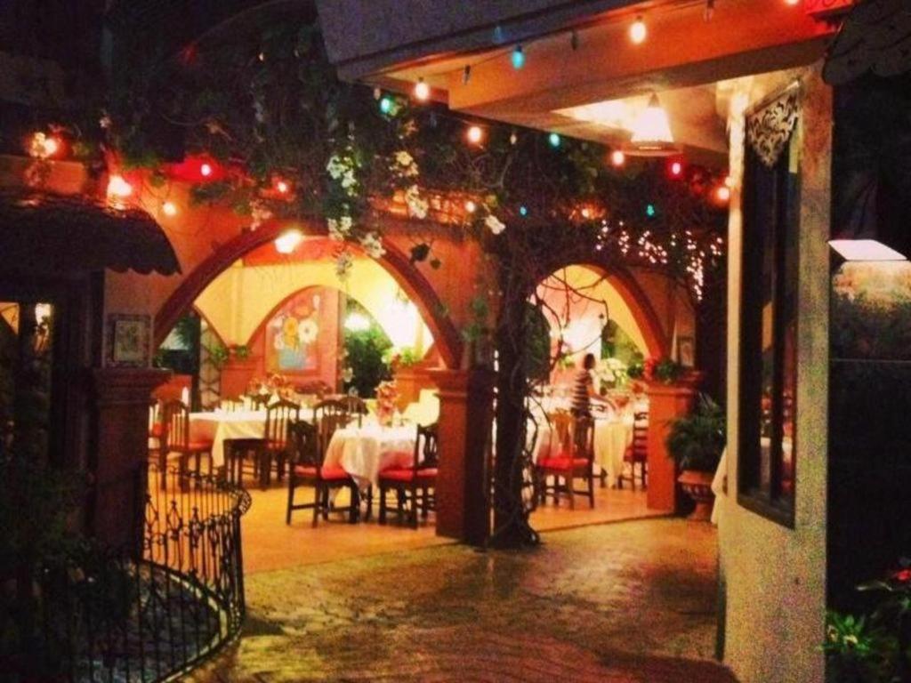 Casa La Granja Hotel Iloilo City Buitenkant foto
