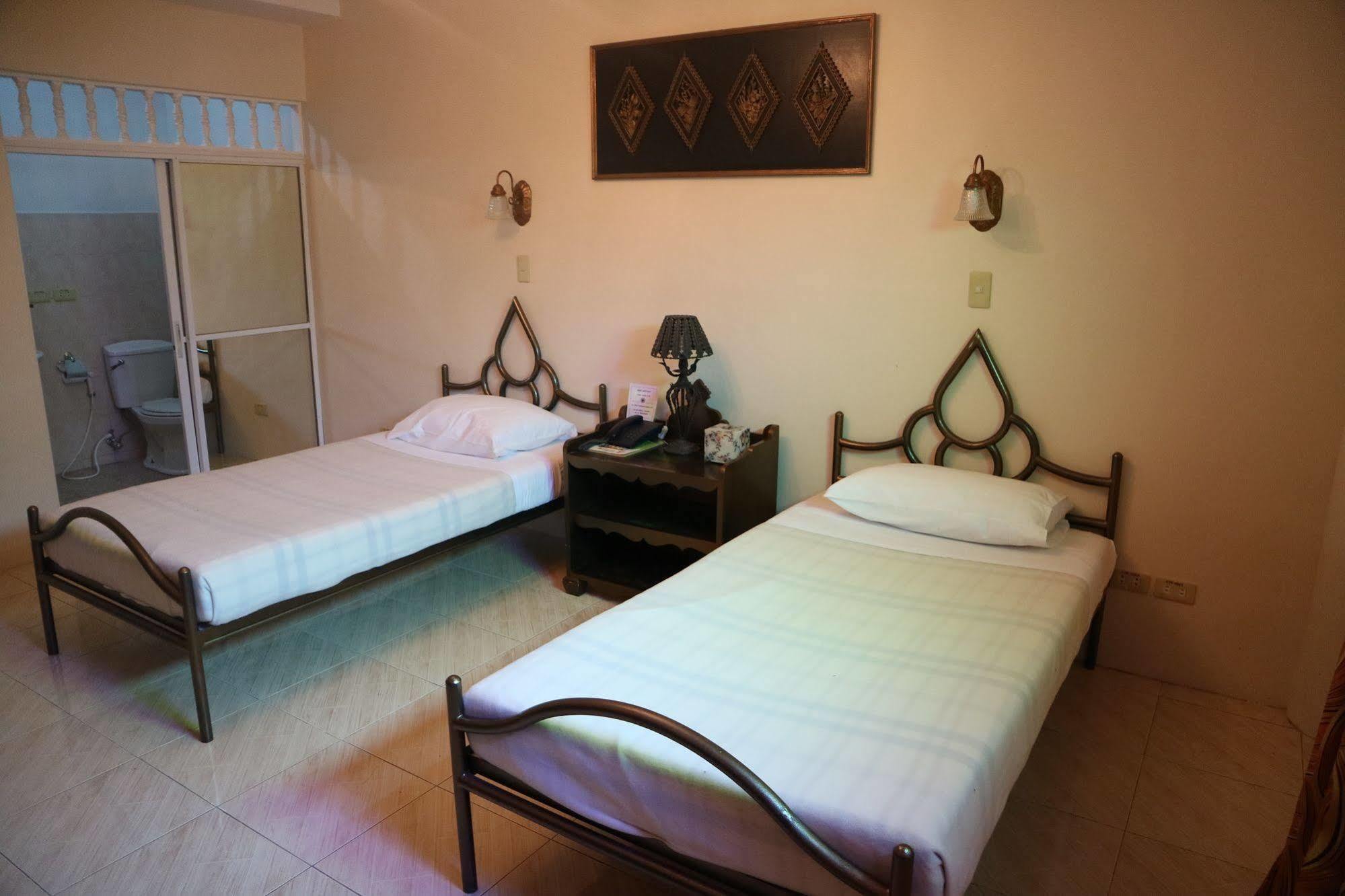 Casa La Granja Hotel Iloilo City Buitenkant foto