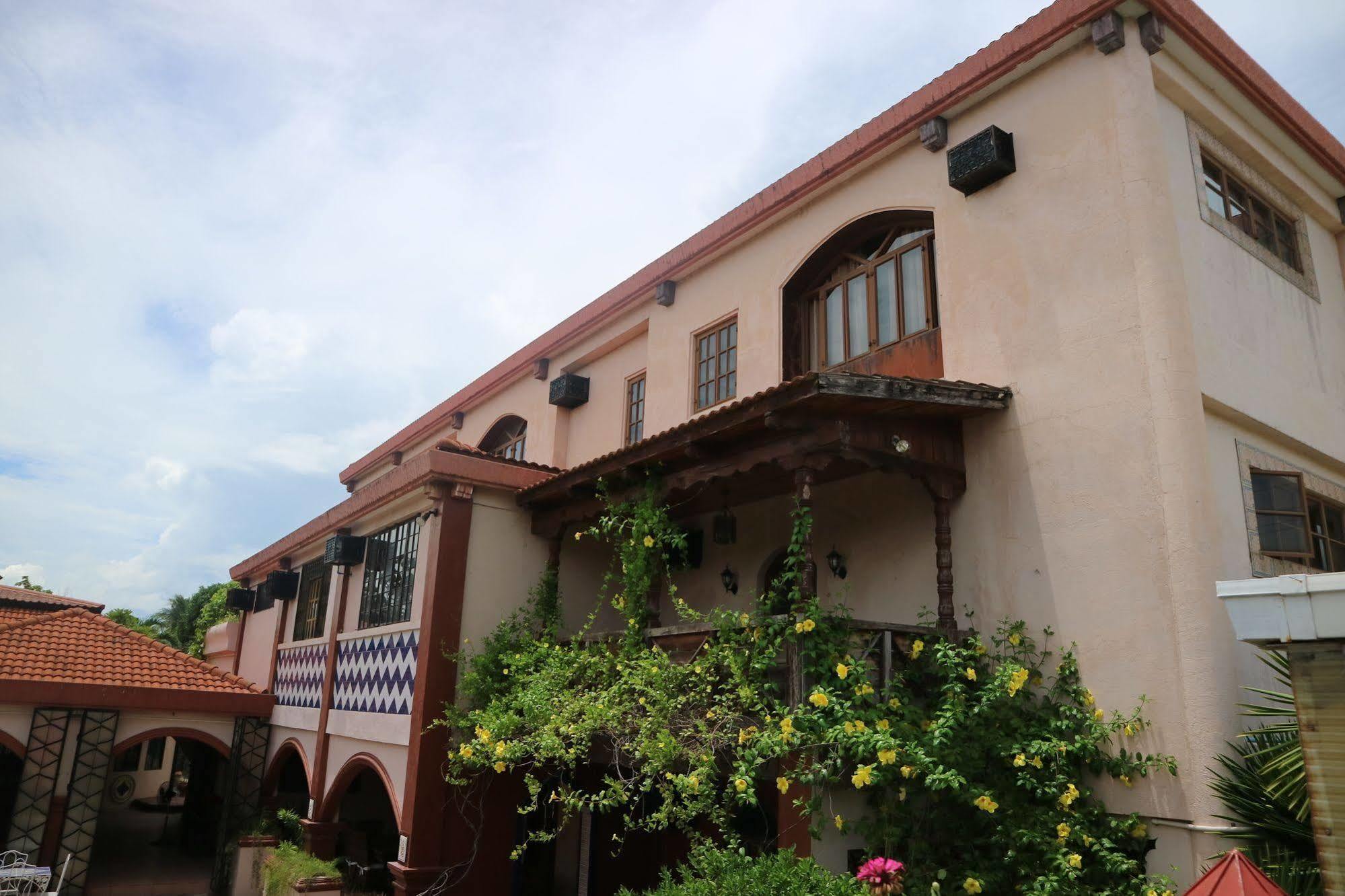 Casa La Granja Hotel Iloilo City Buitenkant foto