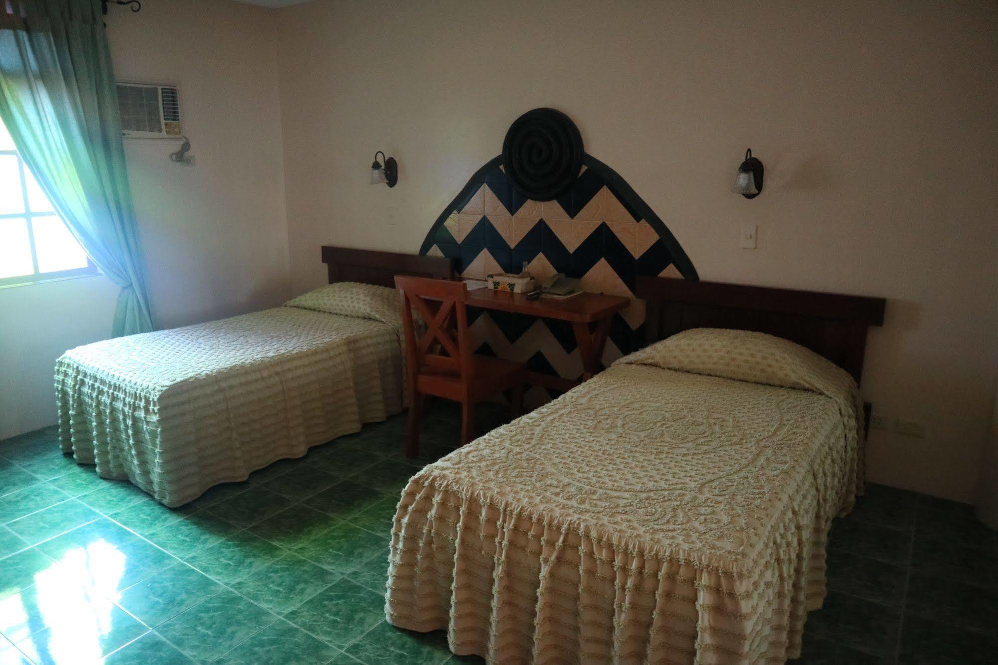Casa La Granja Hotel Iloilo City Buitenkant foto