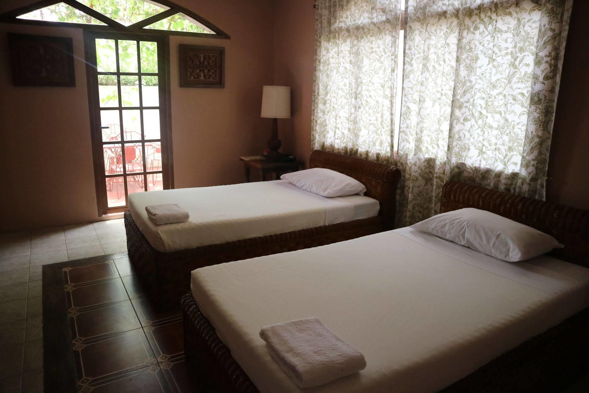 Casa La Granja Hotel Iloilo City Buitenkant foto