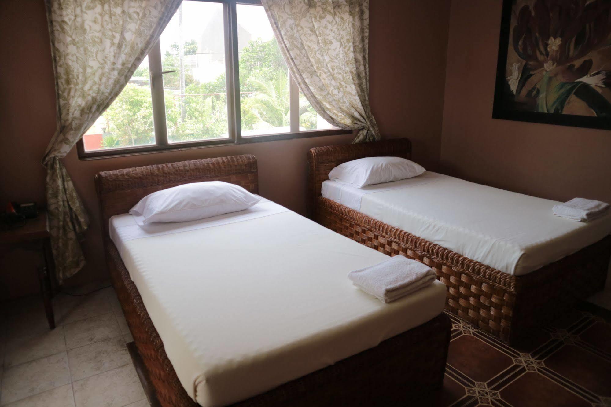 Casa La Granja Hotel Iloilo City Buitenkant foto