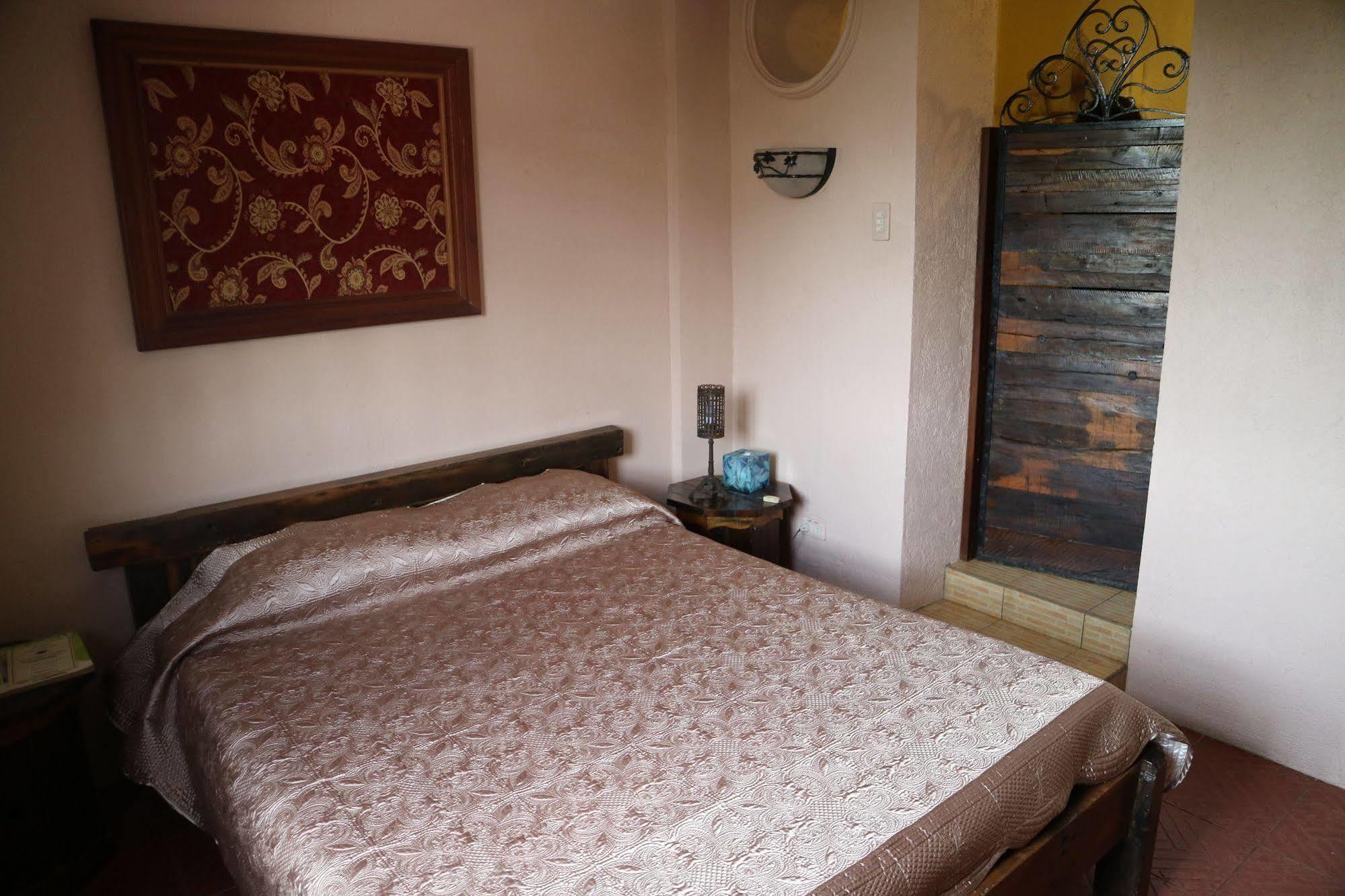 Casa La Granja Hotel Iloilo City Buitenkant foto